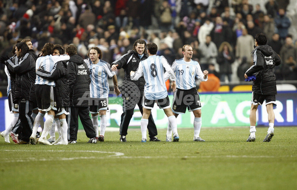 サッカー 親善試合＞アルゼンチン サビオラのゴールでフランスに