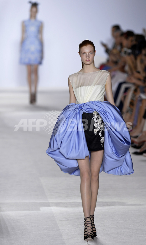 ＜13/14年秋冬パリ・オートクチュール＞ジャンバティスタ・ヴァリ