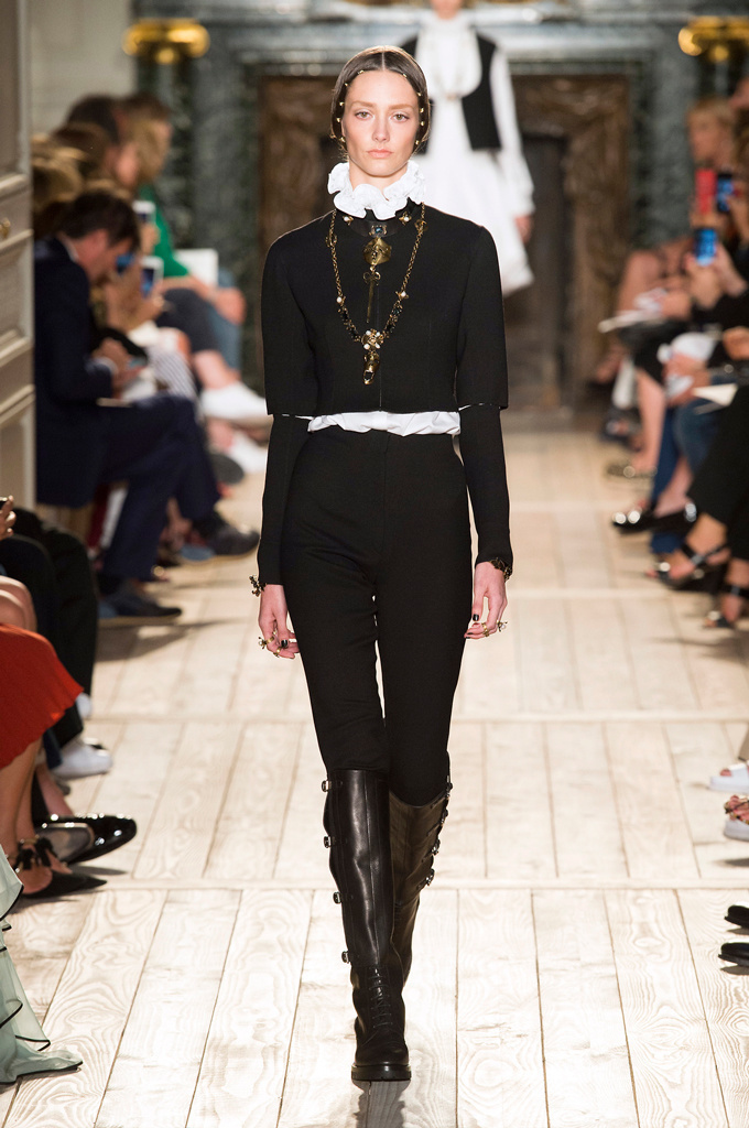 パリ オートクチュール ファッションウィーク 16 17年秋冬 その美しさは伝統と職人技から生まれる 写真18枚 マリ クレール スタイル Marie Claire Style