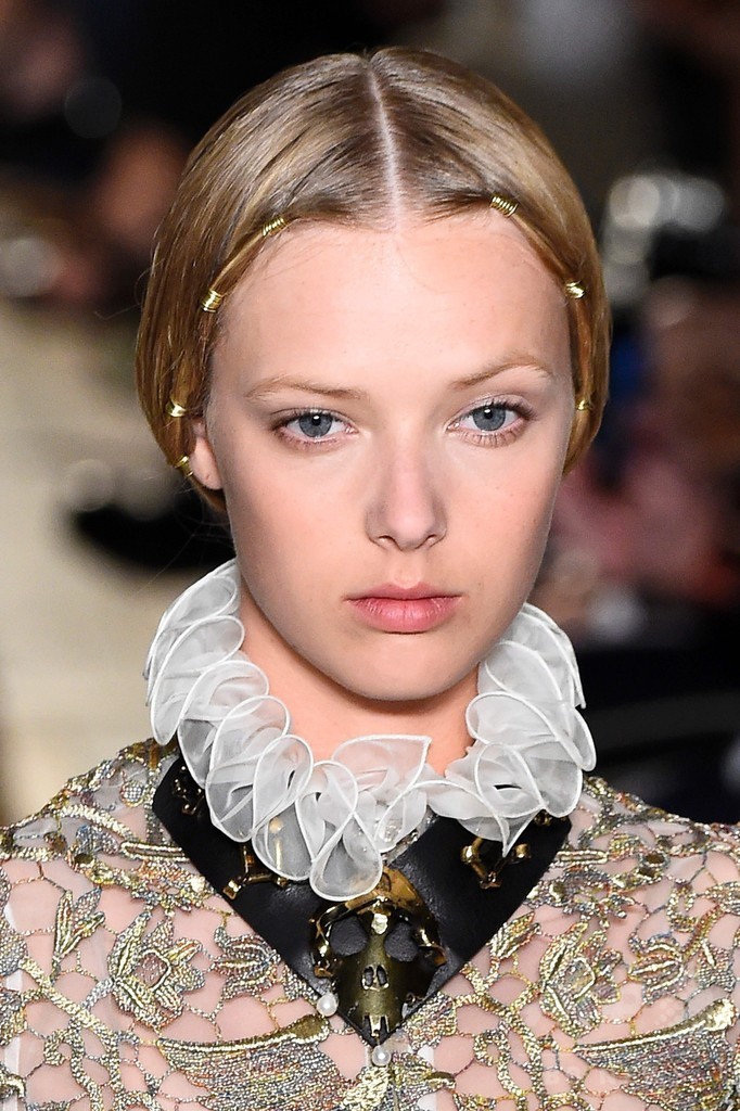 「ヴァレンティノ」16/17年秋冬パリ・オートクチュール