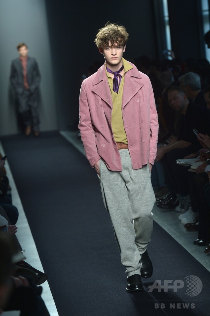 コーデュロイ素材で快適さを追求、「ボッテガ・ヴェネタ」15/16年秋冬メンズ