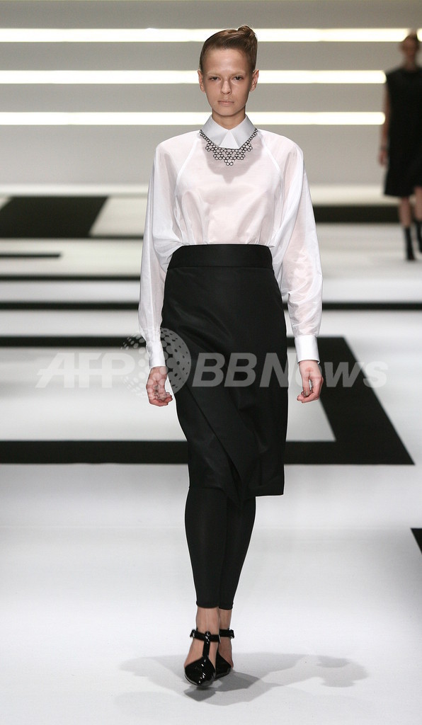 ＜09年春夏東京・コレクション＞グリーン、新作を発表