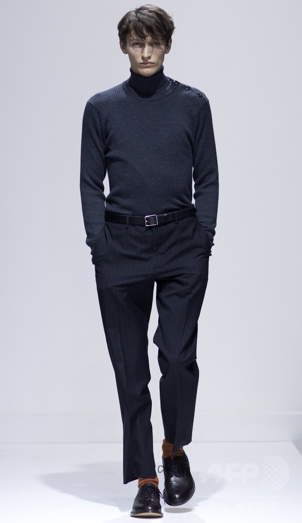 爽やかなスカーフを差し色に、「マーガレット・ハウエル」15/16年秋冬メンズ