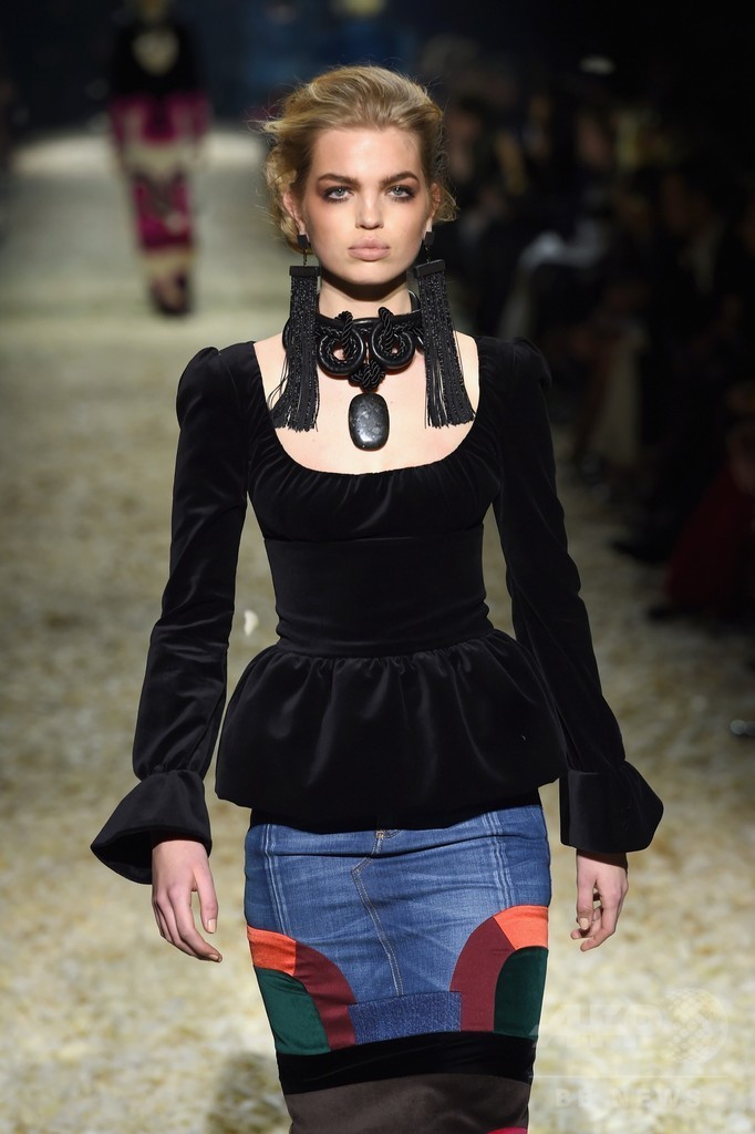 生まれ育ったサンタフェから着想を得たボヘミアンシック、「トム フォード」15/16年秋冬