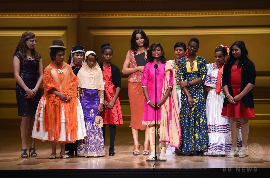 グラマー誌主催「ウーマン・オブ・ザ・イヤー」、サラ・バートンら受賞