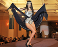 アルメニアの首都エレバン（Yerevan）で開催されたエレバン・ファッション・ウィーク（Yerevan Fashion Week）で発表された地元デザイナーの13年春夏コレクション（2012年5月25日撮影)。(c)AFP/KAREN MINASYAN