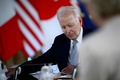 先進7か国（G7）首脳会議（サミット）に出席するジョー・バイデン米大統領（2024年6月13日撮影）。(c)Filippo MONTEFORTE / AFP