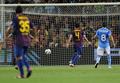 サッカー、ジョアン・ガンペール杯（Joan Gamper Trophy 2011）は22日、スペイン・バルセロナ（Barcelona）のカンプ・ノウ（Camp Nou stadium）で行われ、FCバルセロナ（FC Barcelona）が5-0でナポリ（SSC Napoli）に勝利した。

ゴールを決めるFCバルセロナのセスク・ファブレガス（Cesc Fabregas、中央、2011年8月22日撮影）。(c)AFP/JOSEP LAGO