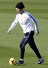 バルデベバス（Valdebebas）のトレーニング施設で練習に臨むレアル・マドリード（Real Madrid）のクリスティアーノ・ロナウド（Cristiano Ronaldo、2013年11月22日撮影）。(c)AFP/GERARD JULIEN
