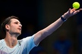 男子テニス、木下グループジャパンオープン、シングルス2回戦。サーブを打つホベルト・ホルカシュ（2024年9月27日撮影）。(c)Yuichi YAMAZAKI / AFP
