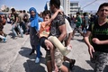 ギリシャ・ピレウスの港に到着したシリア人の少年（2015年9月9日撮影）。(c)AFP/LOUISA GOULIAMAKI