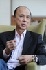 香港を訪れたシューズデザイナーのジミー・チュウ（Jimmy Choo、2011年3月11日撮影）。(c)AFP/MIKE CLARKE