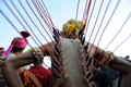 シンガポールで30日、ヒンズー教の大祭タイプーサム（Thaipusam）が行われた。ムルガ（Muruga）神をあがめるこの祭りは、 タミル暦のタイ（Thai）の月の満月の日に行われる。信者らは「カバディ（Kavadi）」と呼ばれる御輿（みこし）を鉄串などで自分の身体に固定して苦行の行進を行う。この祭りはマレーシアでも行われる。

写真は、早朝のマレーシア・クアラルンプール（Kuala Lumpur）で、体に刺したフックで「カバディと呼ばれる御輿（みこし）を引いてバトゥ洞窟（Batu cave）のヒンズー教寺院に向かう苦行の行進をするヒンズー教徒（2010年1月30日撮影）。(c)AFP/Saeed KHAN