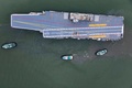 インド南部ケララ州コチを出港する国産空母「ビクラント」。インド海軍提供（2021年8月4日撮影、公開）。(c)AFP PHOTO /Indian Navy