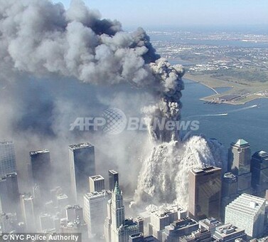 未公開の9.11米同時テロ空撮写真公開、WTC崩壊の瞬間生々しく