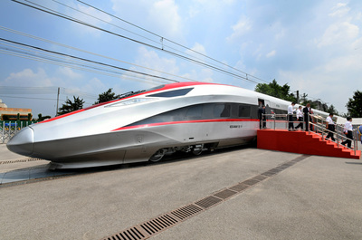 ジャカルタ－バンドン高速鉄道の車両、中国青島から輸送