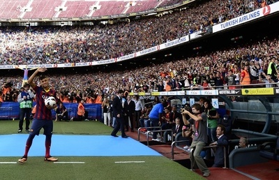 ネイマールがFCバルセロナと5年契約