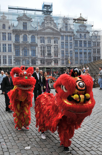 ベルギーの小便小僧が香港風に