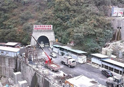 中国で時速350キロの高速鉄道の最長トンネルが貫通