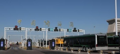 今年の1月から4月までの新疆コルガス道路口岸からの輸出車両は2万台以上に