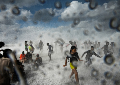 【今日の1枚】ハリケーン一過の大波 キューバ