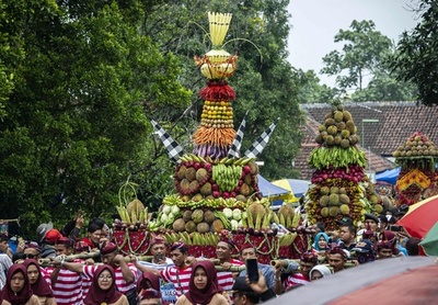 「ドリアンみこし」で恵みに感謝、恒例クンドゥレン祭り インドネシア
