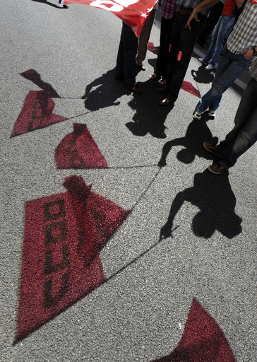 緊縮財政政策に抗議、スペイン公務員が全国スト