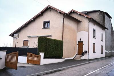 冷凍庫から新生児2人の遺体発見、母親逮捕 フランス