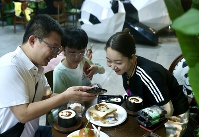 中国で新たな「パンダブーム」 関連グッズが飛ぶように売れる