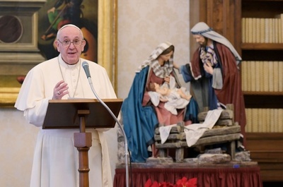 ローマ教皇、コロナワクチン接種へ 英女王夫妻は接種済み