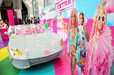 「実物大」のバービー人形の車、オートモビリティLAに登場