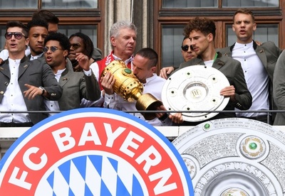 バイエルンが2冠の祝勝会、退団のリベリやロッベンも参加