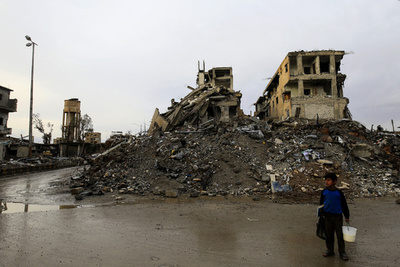 ISの旧「首都」ラッカのサッカー場に集団墓地 シリア