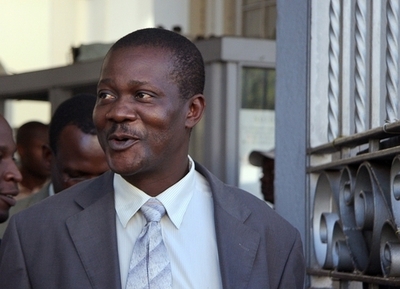 ジンバブエ大統領選、票の再集計始まる