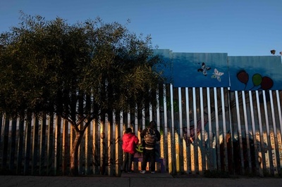 米最高裁、難民申請制限の差し止めを支持 トランプ氏に痛手