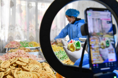 消費者苦情、ライブ配信と高齢者詐欺に集中