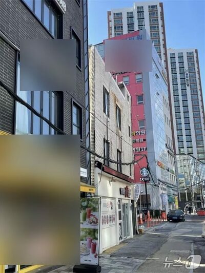 「最も危険な状態」判定…韓国・地下鉄工事現場付近、傾いた商業ビルに「解体命令」