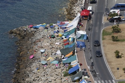 地中海渡る難民、半年で過去最高の13万人超 国連