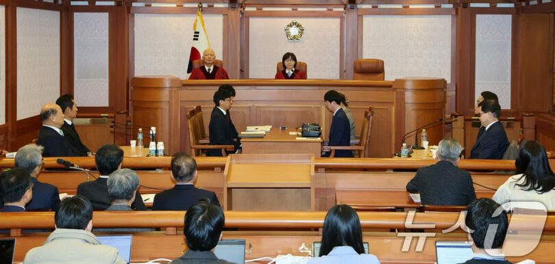 3日、憲法裁判所で開かれたユン大統領弾劾審判の第2回弁論準備手続き(c)news1