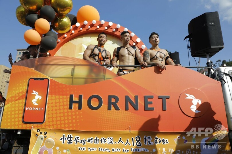台北でアジア最大のLGBTパレード、外国人も含め13万7000人参加