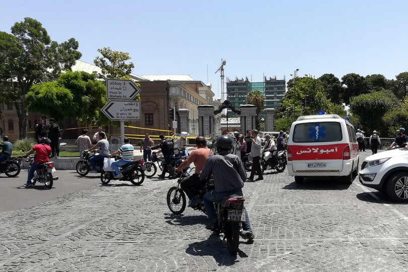 トランプ氏、イランに「自ら助長した悪の犠牲」警告 攻撃の死者13人に