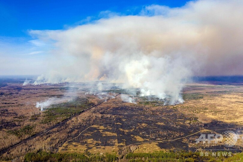 チェルノブイリ付近の森林火災、発生から10日後も消火活動続く