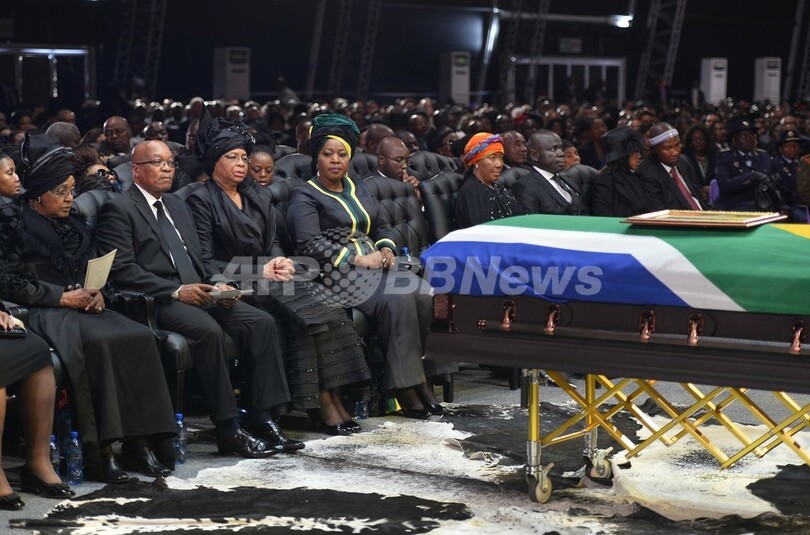 マンデラ氏の国葬、外国要人らも参列