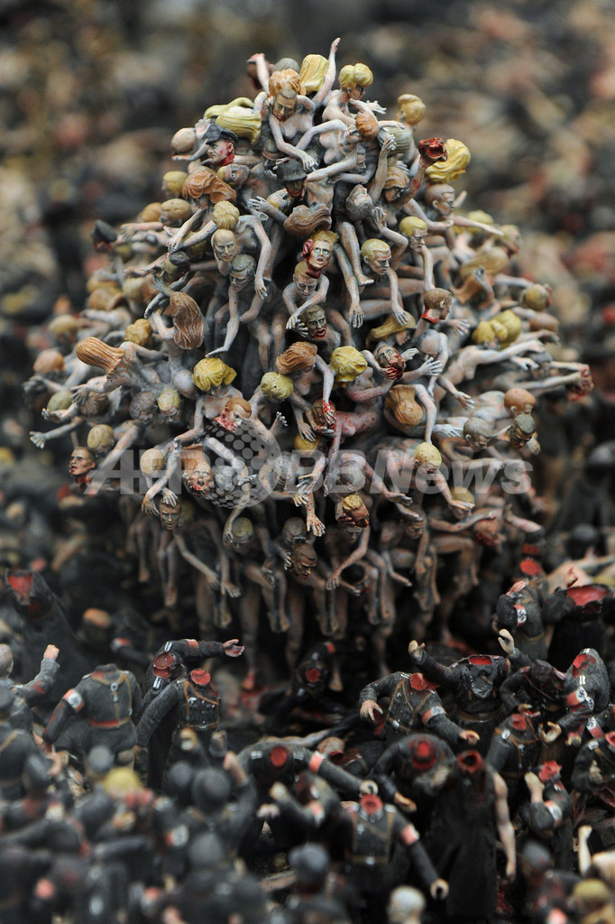 極小フィギュアによる地獄絵図、チャップマン兄弟新作 香港 写真6枚 国際ニュース：AFPBB News