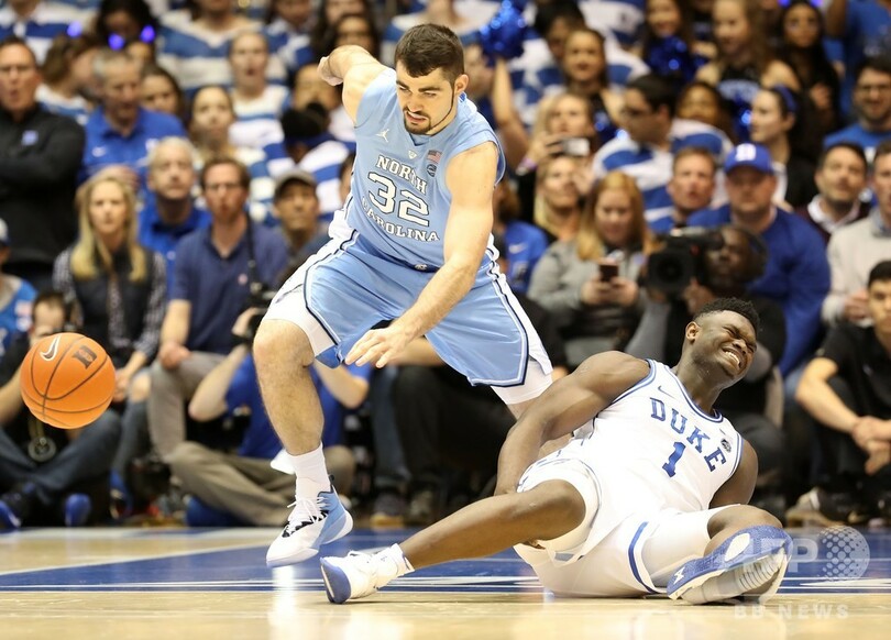 ナイキシューズが試合中に崩壊、花形選手負傷  米大学バスケ