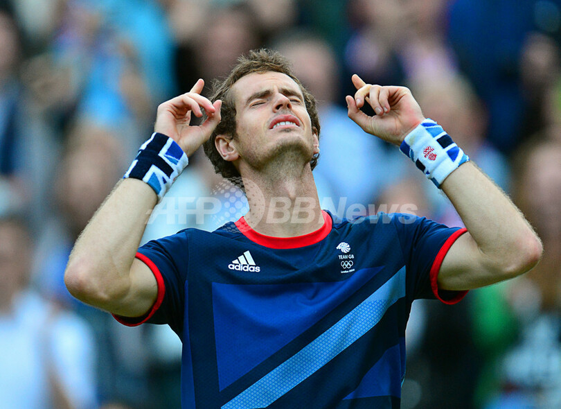 ジョコビッチを破ったマレー、決勝でフェデラーとウィンブルドンの再戦