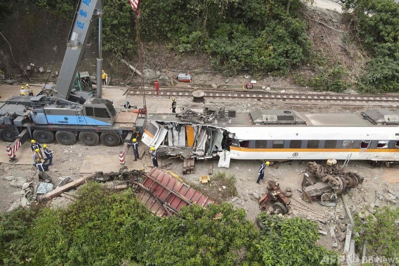 台湾列車事故、作業車転落から衝突まで1分余り 調査委が映像公開