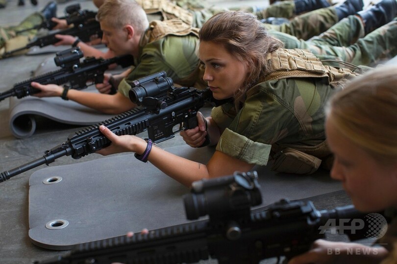 女性も徴兵のノルウェー軍、部屋も「男女混合」
