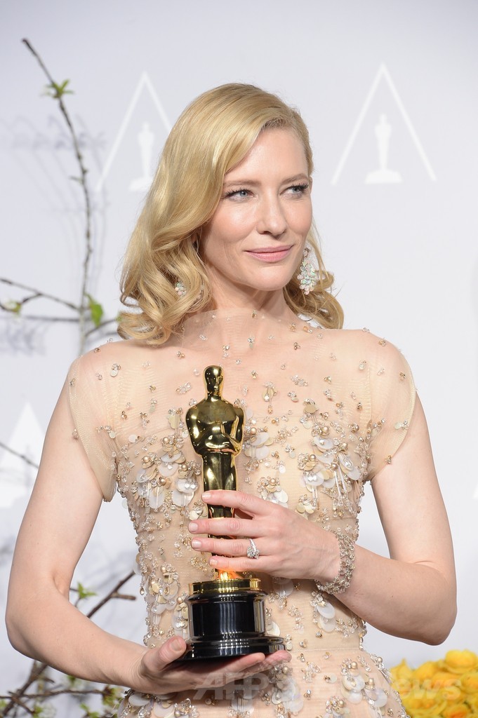 アルマーニのドレスで験担ぎ？ケイト・ブランシェット、アカデミー賞主演女優賞