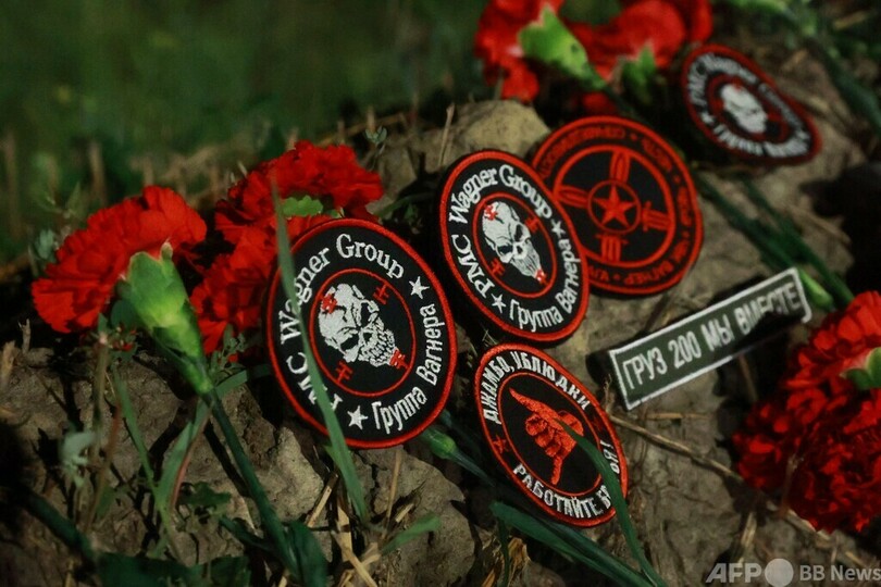 「ワグネル・センター」前に献花 プリゴジン氏追悼